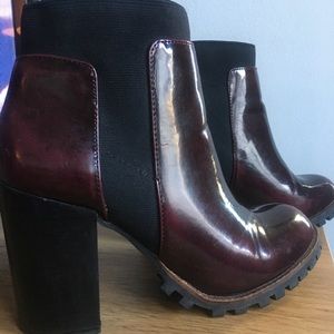 Steve Madden Round Toe Boots